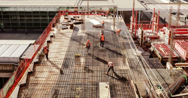 obreros en construccion