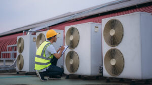 engineers-is-checking-the-air-conditioning